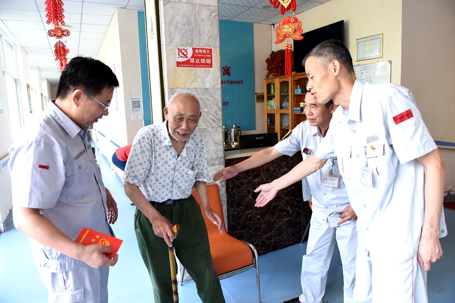 慰問抗美援朝老戰士邵金玉.jpg 慰問抗美援朝老戰士邵金玉.jpg