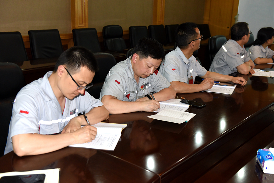 C:\Users\liangxq\Desktop\“三個(gè)報(bào)告”剛露面,鍛造廠員工為何討論的既熱烈又激烈?\鍛造廠員工代表討論公司黨代報(bào)告會(huì)現(xiàn)場(chǎng).jpg C:\Users\liangxq\Desktop\“三個(gè)報(bào)告”剛露面,鍛造廠員工為何討論的既熱烈又激烈?\鍛造廠員工代表討論公司黨代報(bào)告會(huì)現(xiàn)場(chǎng).jpg