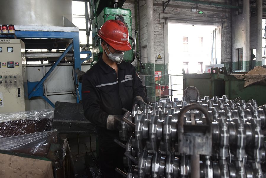 鍛二車間鋁合金生產(chǎn)陣地.jpg 鍛二車間鋁合金生產(chǎn)陣地.jpg