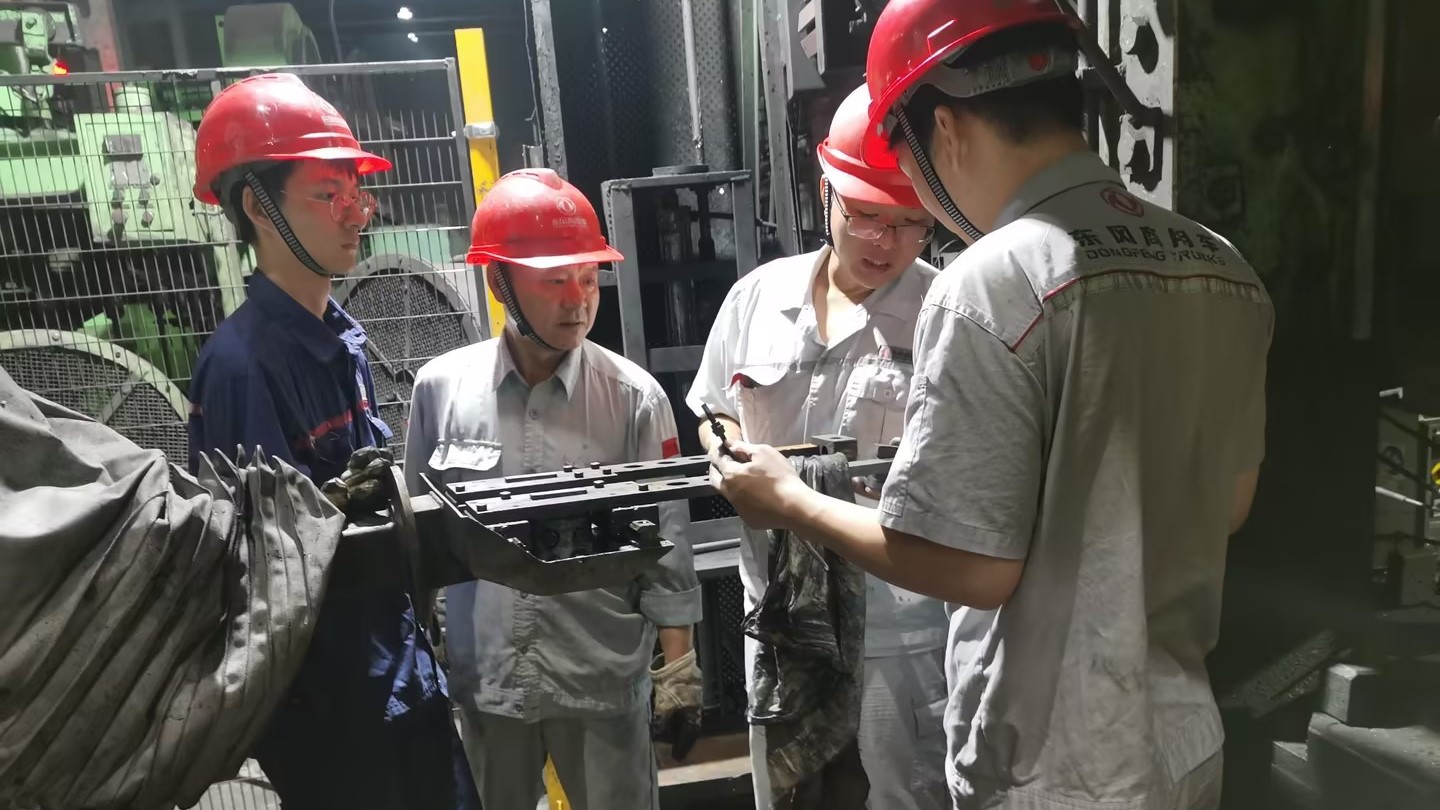 連夜調試5#機器人.jpg 連夜調試5#機器人.jpg